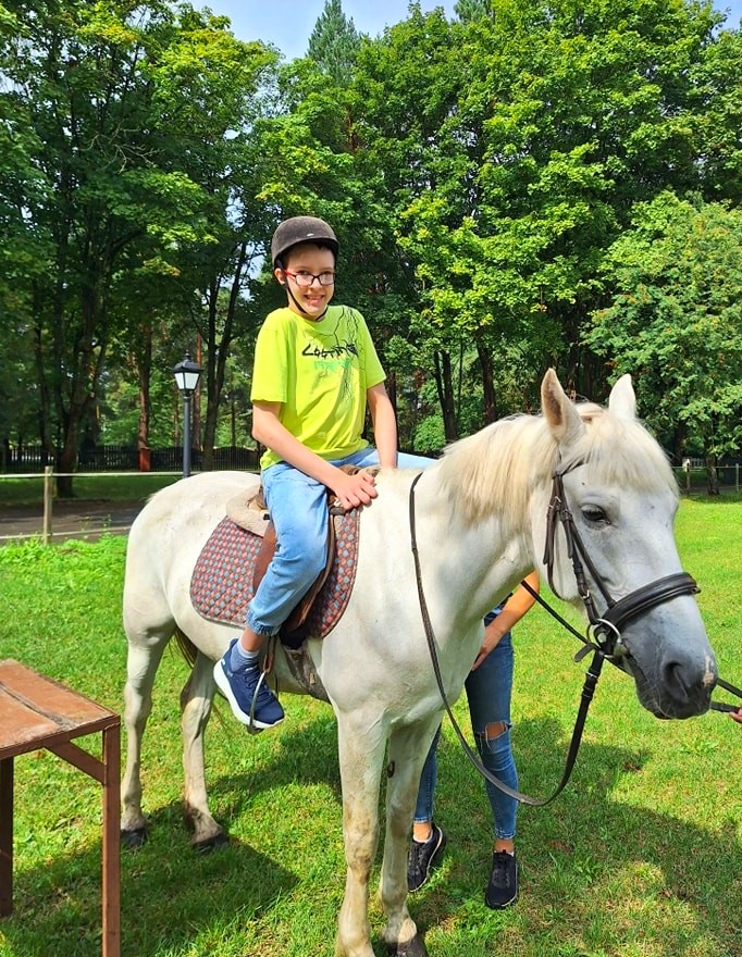 Hipoterapia - zajęcia z końmi
